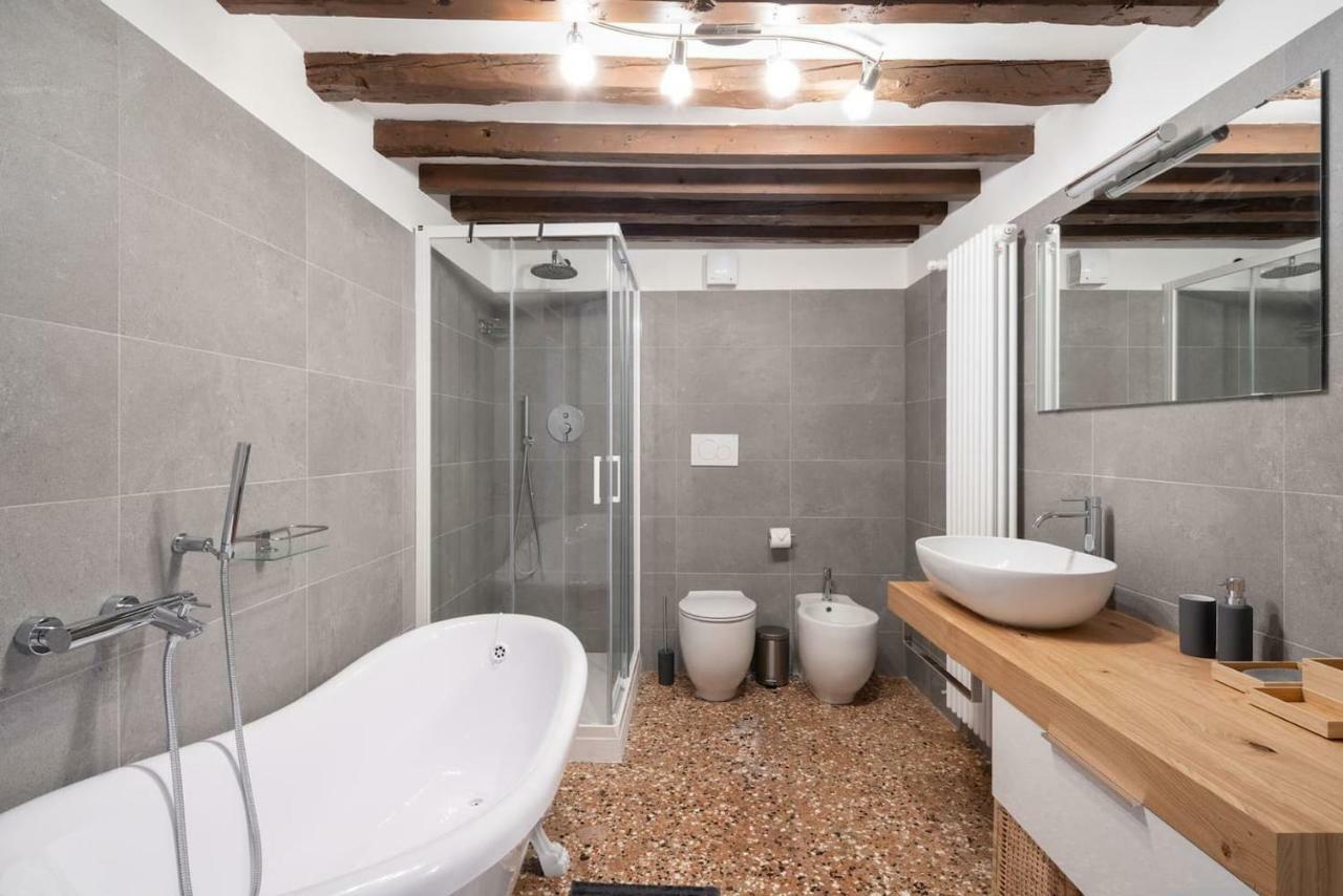Apartment Ponte Raspi Canal View Венеція Екстер'єр фото