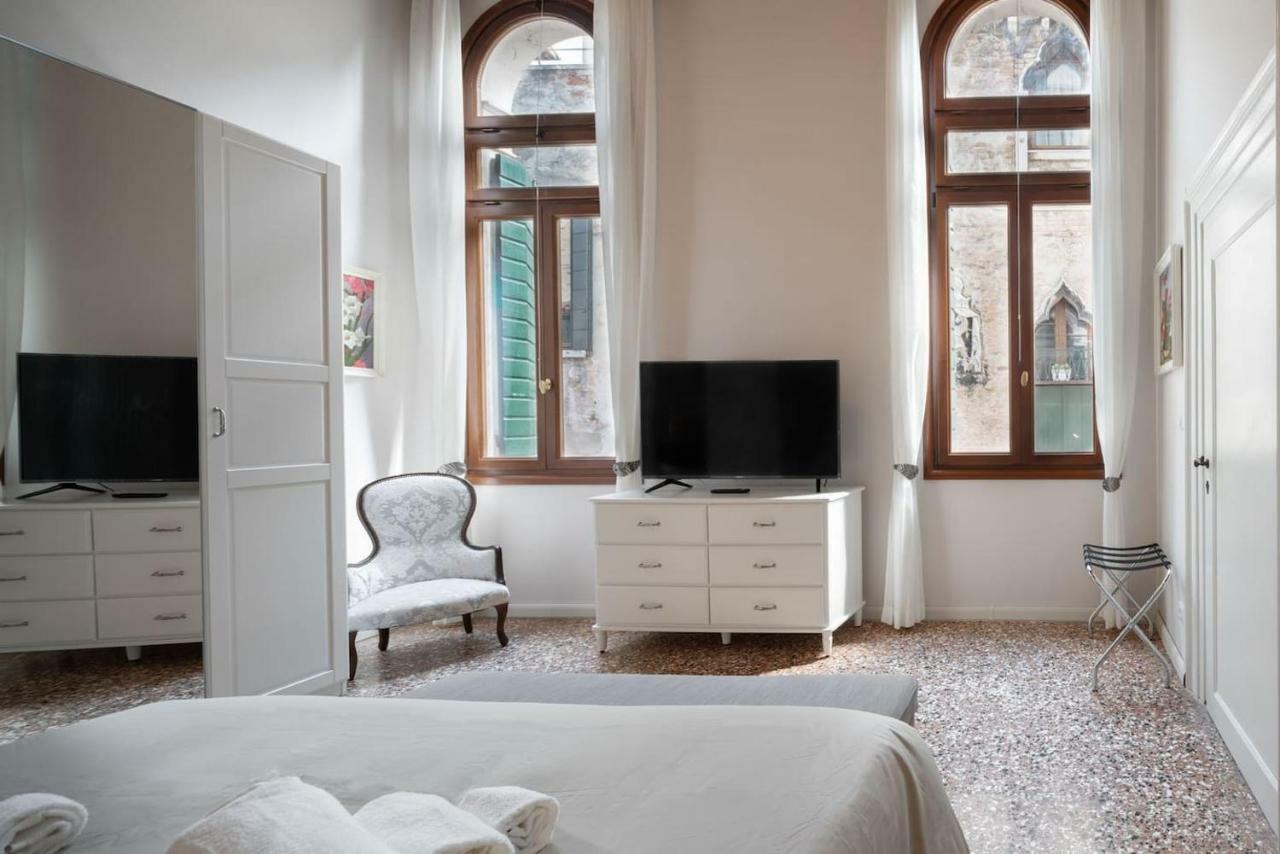 Apartment Ponte Raspi Canal View Венеція Екстер'єр фото